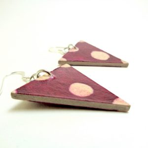 Boucles d'oreille en carton - Triangles - Bordeaux pois - Argent 925 – Image 2