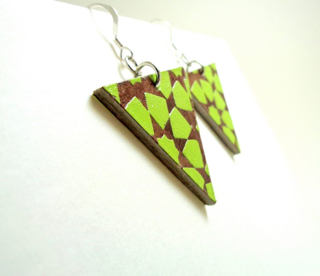 Boucles d'oreille en carton - Triangles - Vert étoilé - Argent 925