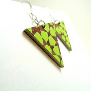 Boucles d'oreille en carton - Triangles - Vert étoilé - Argent 925