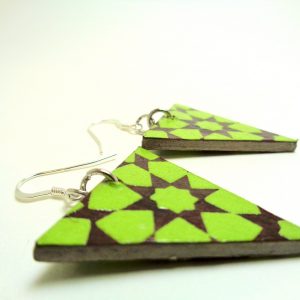 Boucles d'oreille en carton - Triangles - Vert étoilé - Argent 925 – Image 3