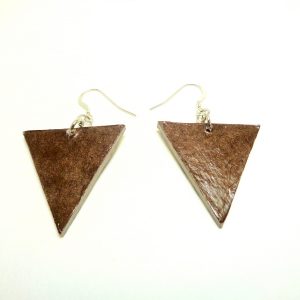 Boucles d'oreille en carton - Triangles - Blanc à motifs marron - Argent 925 – Image 2