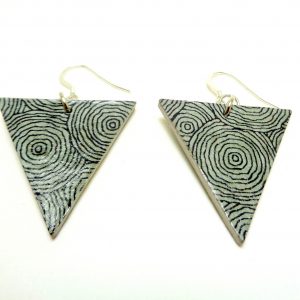 Boucles d'oreille en carton - Triangles - Gris cercles  - Argent 925 – Image 3