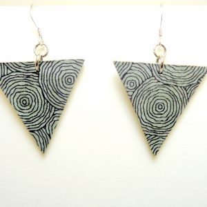 Boucles d'oreille en carton - Triangles - Gris cercles  - Argent 925 – Image 2