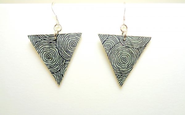 Boucles d'oreille en carton - Triangles - Gris cercles  - Argent 925