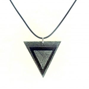 Pendentif triangle en carton - Gris cercles/Noir – Image 4