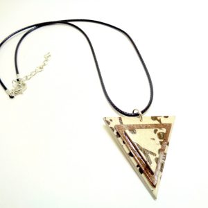 Pendentif triangle en carton - Blanc à motifs/Marron – Image 2