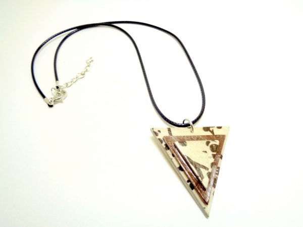 Pendentif triangle en carton - Blanc à motifs/Marron