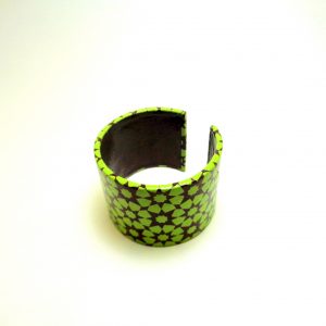 Bracelet manchette en carton - Vert étoilé – Image 3