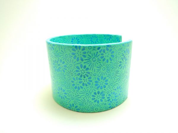 Bracelet manchette en carton - Fleurs bleues