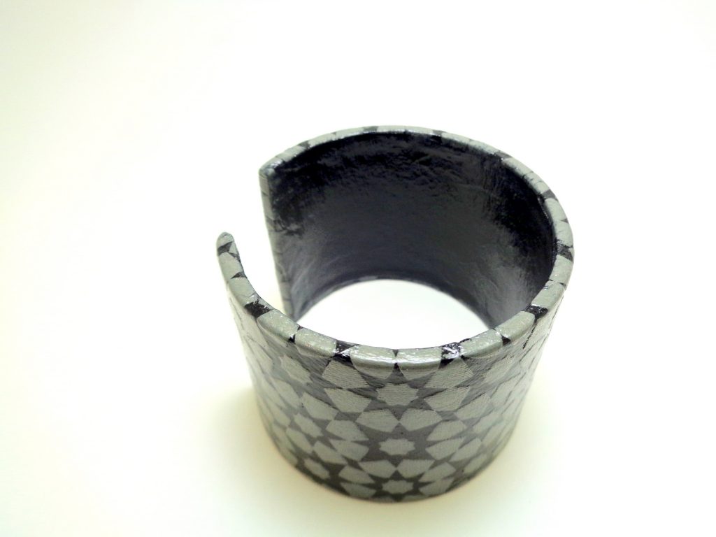 Bracelet manchette en carton - Gris Istanbul