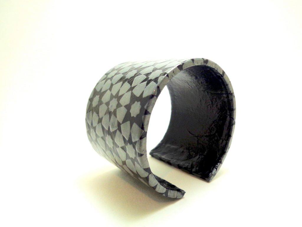 Bracelet manchette en carton - Gris Istanbul