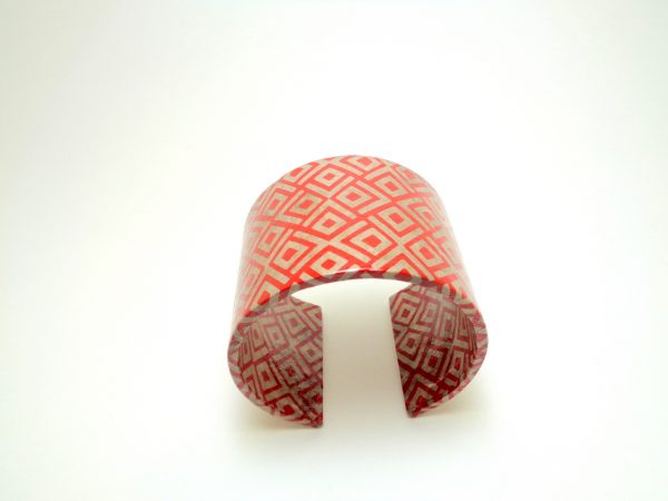 Bracelet manchette en carton - Gris losanges Rouges