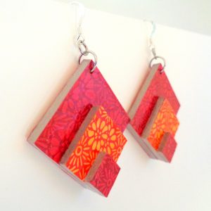 Boucles d'oreille en carton - grand losange - Fleurs rouge et orange - Argent 925 – Image 3