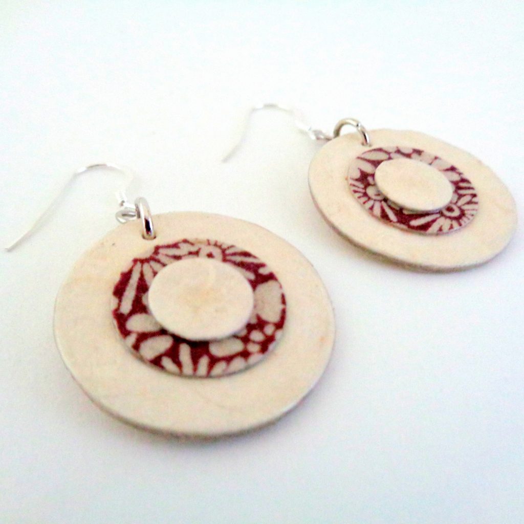 Boucles d'oreille en carton - Petites rondes X3 - Blanc/Fleurs bordeaux - Argent 925