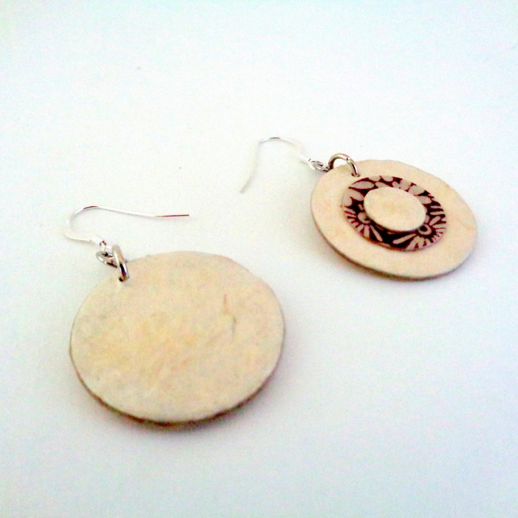 Boucles d'oreille en carton - Petites rondes X3 - Blanc/Fleurs bordeaux - Argent 925