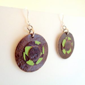 Boucles d'oreille en carton - Petites rondes X3 - Marron/Vert étoile - Argent 925 – Image 2