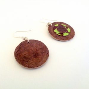 Boucles d'oreille en carton - Petites rondes X3 - Marron/Vert étoile - Argent 925 – Image 3