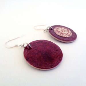Boucles d'oreille en carton - Petites Rondes X2 - Bordeaux/Fleurs bordeaux - Argent 925 – Image 3