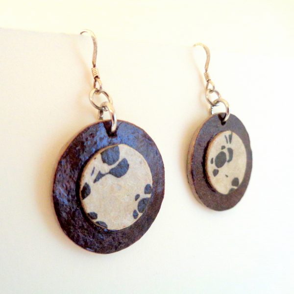 Boucles d'oreille en carton - Petites Rondes X2 - Marron/Blanc feuilles - Argent 925