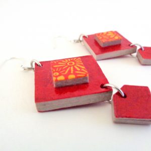 Boucles d'oreille en carton - Classique - Rouge carmin/Fleurs orange/Rouge carmin - Argent 925 – Image 2