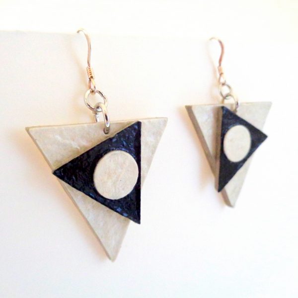 Boucles d'oreilles en carton - Triangles décalés - Blanc/Noir - Argent 925
