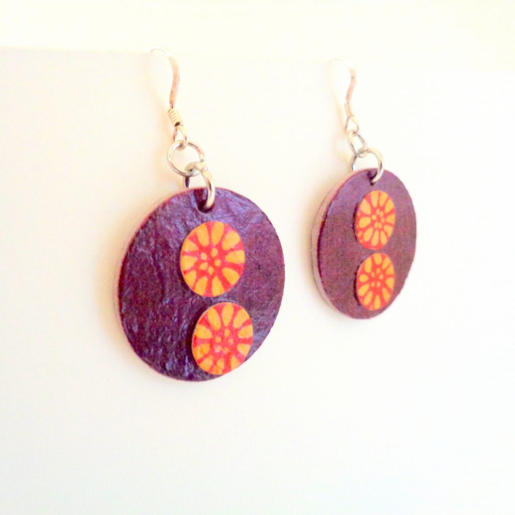 Boucles d'oreille en carton - Petites gouttes - Bordeaux/Fleurs orange - Argent 925