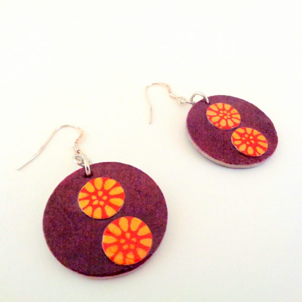 Boucles d'oreille en carton - Petites gouttes - Bordeaux/Fleurs orange - Argent 925