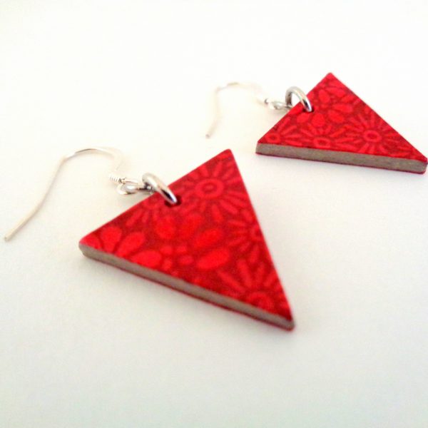 Boucles d'oreille en carton - Petit triangle - Rouge fleuri - Argent 925