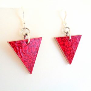 Boucles d'oreille en carton - Petit triangle - Rouge fleuri - Argent 925 – Image 2