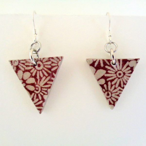 Boucles d'oreille en carton - Petit triangle - Fleurs bordeaux - Argent 925