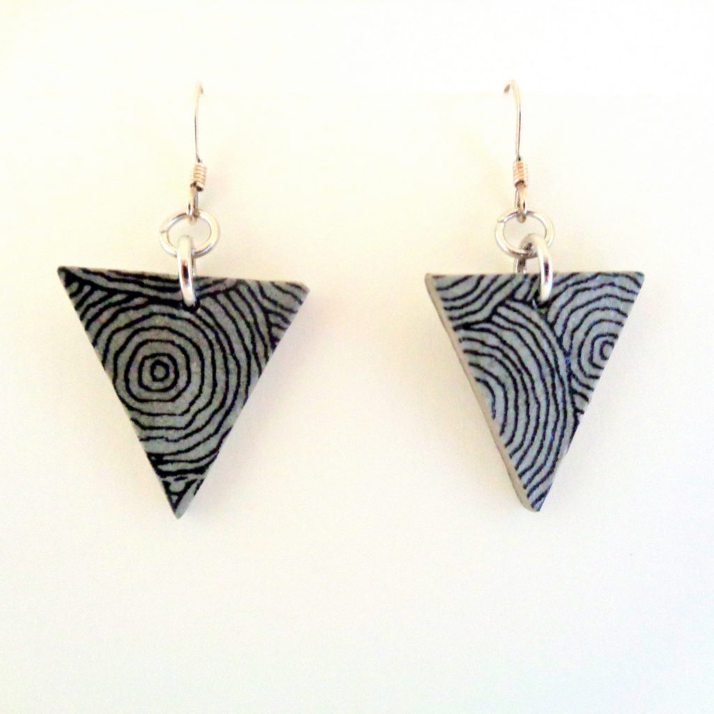 Boucles d'oreille en carton - Petit triangle - Cercles gris - Argent 925