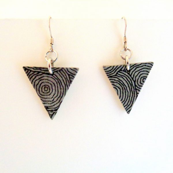 Boucles d'oreille en carton - Petit triangle - Cercles gris - Argent 925