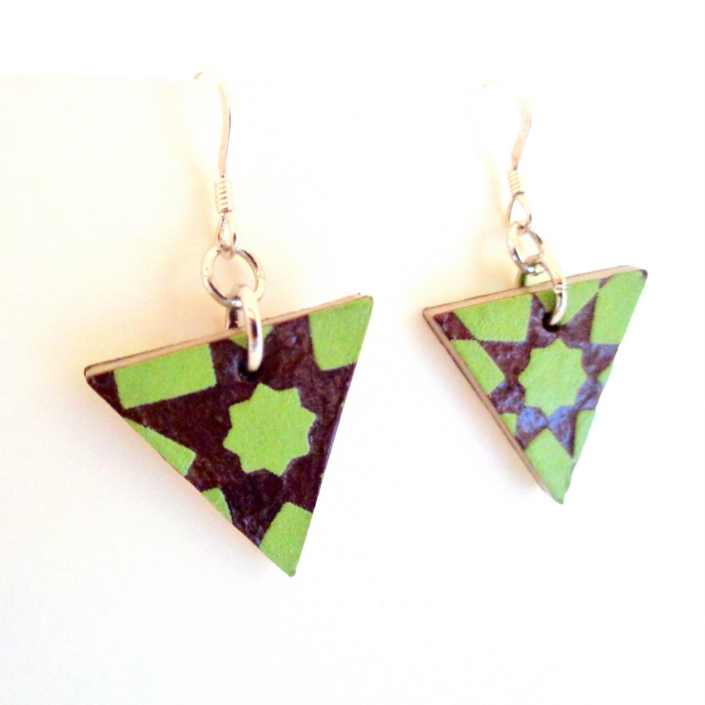 Boucles d'oreille en carton - Petit triangle - Vert étoilé - Argent 925