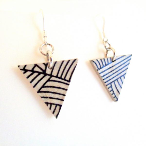 Boucles d'oreille en carton - Petit triangle - Blanc noeuds - Argent 925