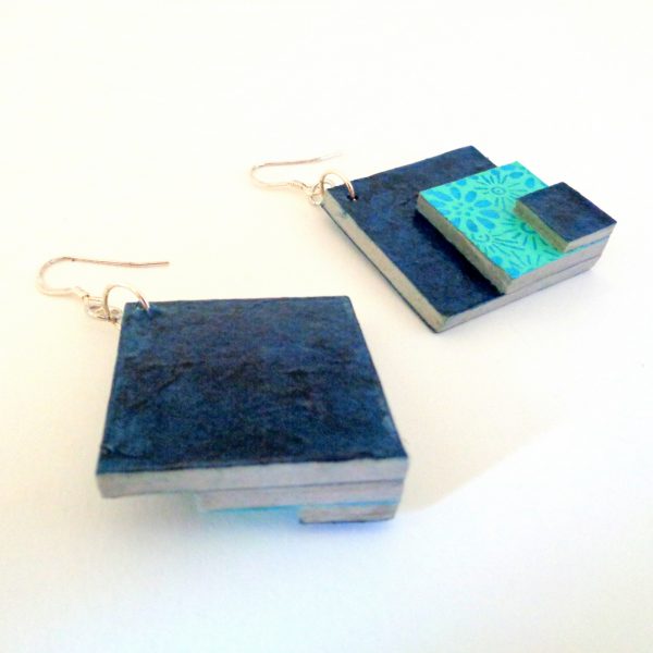 Boucles d'oreille en carton - grand losange - Bleu outremer/Fleurs bleues - Argent 925