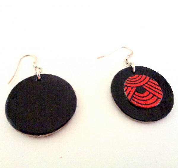 Boucles d'oreille en carton - Petites Rondes X2 - Noir/Rouge Nœuds - Argent 925