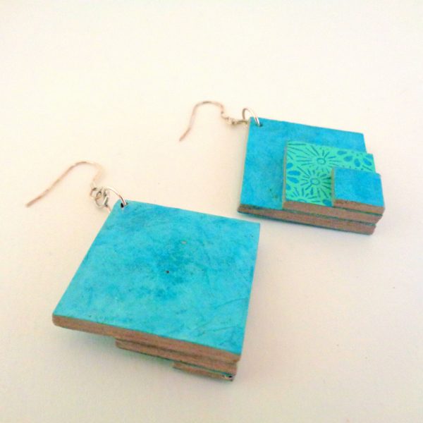 Boucles d'oreille en carton - grand losange - Bleu turquoise/Fleurs bleues - Argent 925