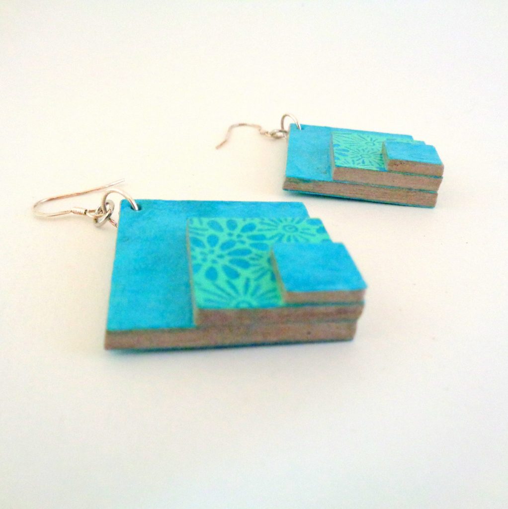 Boucles d'oreille en carton - grand losange - Bleu turquoise/Fleurs bleues - Argent 925