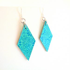 Boucles d'oreille en carton - Losange - Fleurs bleues - Argent 925 – Image 2