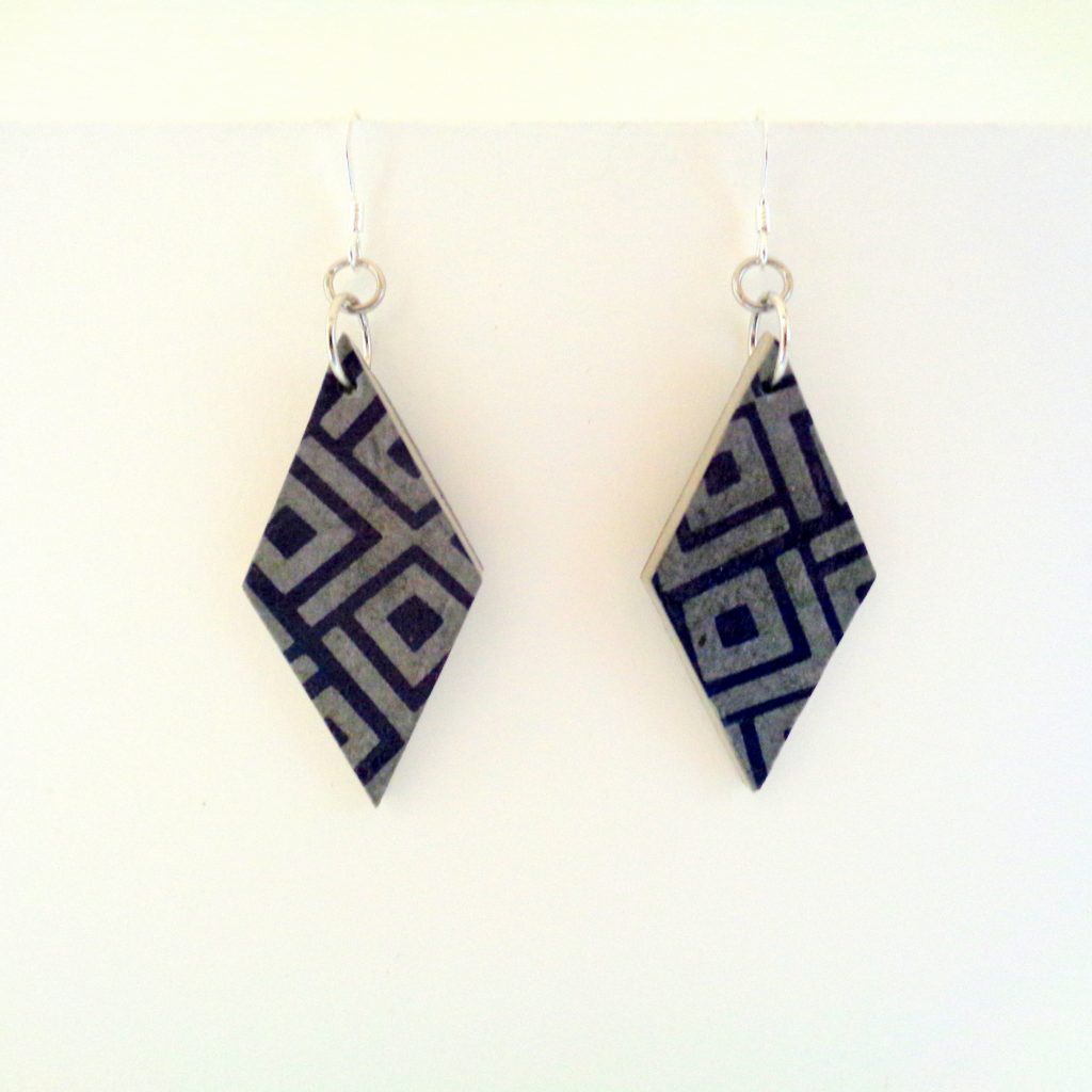 Boucles d'oreille en carton - Losange - Bleu géo - Argent 925
