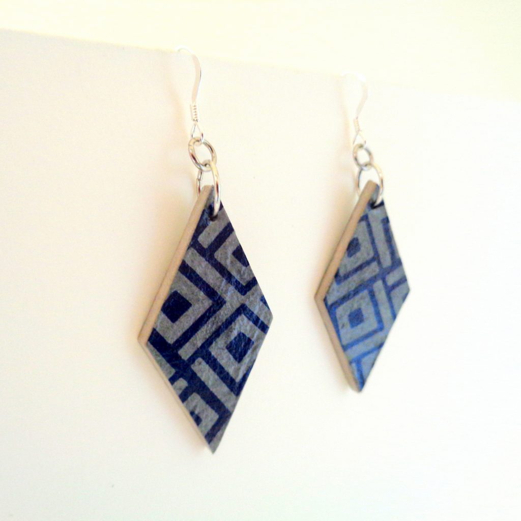 Boucles d'oreille en carton - Losange - Bleu géo - Argent 925