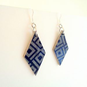 Boucles d'oreille en carton - Losange - Bleu géo - Argent 925 – Image 2