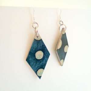 Boucles d'oreille en carton - Losange - Vert pois blancs - Argent 925 – Image 2
