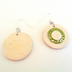 Boucles d'oreille en carton - Petites rondes X3 - Blanc/Fleurs vertes - Argent 925 – Image 3