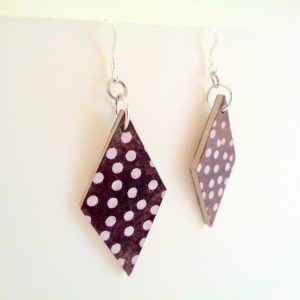 Boucles d'oreille en carton - Losange - Marron à pois blancs - Argent 925 – Image 2