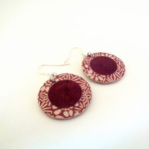 Boucles d'oreille en carton - Petites Rondes X2 - Fleurs bordeaux et bordeaux - Argent 925 – Image 4