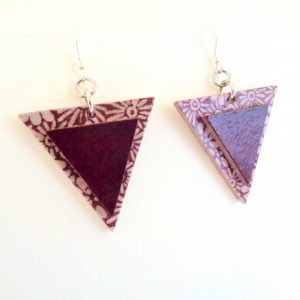 Boucles d'oreille en carton - Triangle - Fleurs bordeaux/Bordeaux - Argent 925 – Image 2