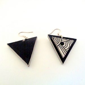 Boucles d'oreille en carton - Triangle - Noir/"Blanc noeuds" - Argent 925 – Image 2