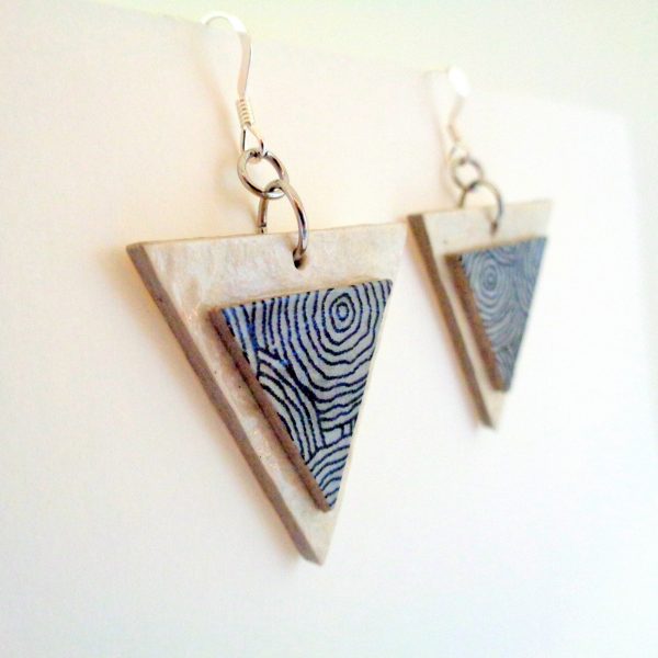 Boucles d'oreille en carton - Triangle - Blanc/Cercles gris - Argent 925