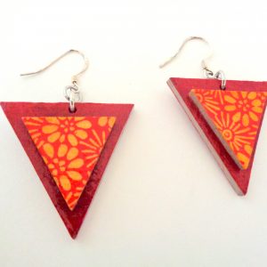 Boucles d'oreille en carton - Triangle - Rouge carmin/Fleurs orange - Argent 925 – Image 4
